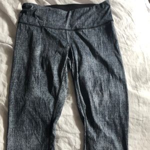 Lululemon capris size 8